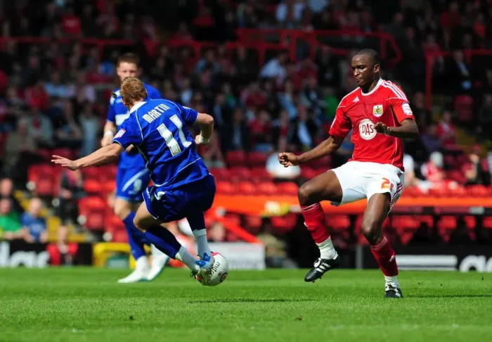 Framed Print : Bristol City vs Ipswich Town: Lee Martin's Straight Red Card Against Kalifa Cisse (16-04-2011) Framed Print : Bristol City vs Ipswich Town: Lee Martin's Straight Red Card Against Kalifa Cisse (16-04-2011)