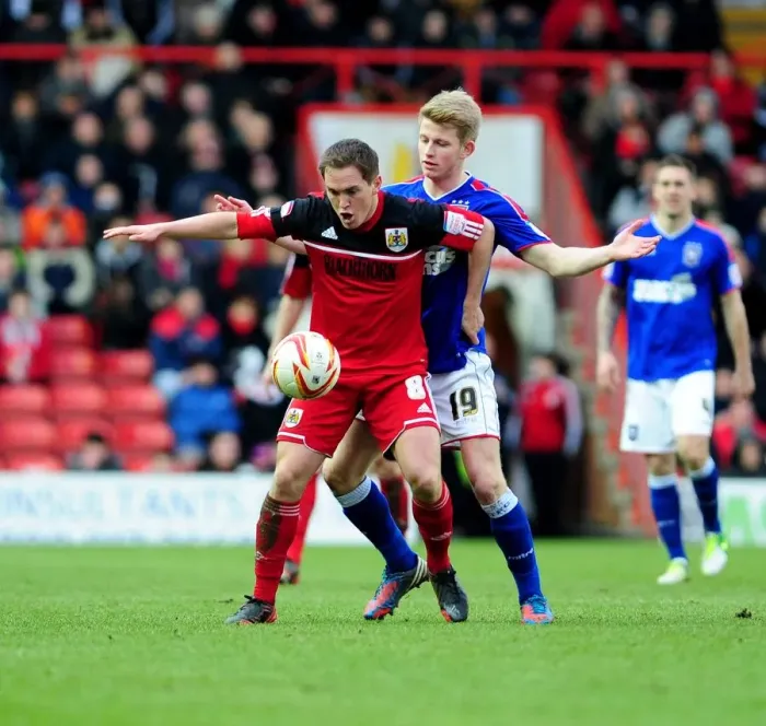 Framed Print : Bristol City vs Ipswich Town: Neil Kilkenny Secures Ball from Luke Hyam
