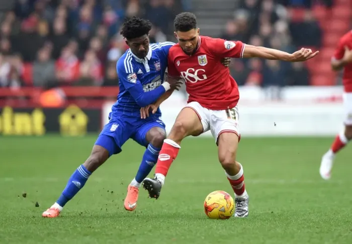 Framed Print : Bristol City vs Ipswich Town: Scott Golbourne and Ben Pringle Battle for Possession Framed Print : Bristol City vs Ipswich Town: Scott Golbourne and Ben Pringle Battle for Possession