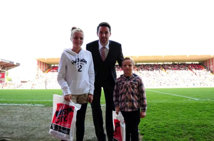 Framed Print : Bristol City vs Leeds United: Championship Showdown at Ashton Gate (September 2012)