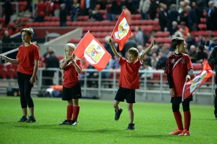 Framed Print : Bristol City vs Leeds United Clash at Ashton Gate Stadium, Sky Bet Championship (September 2016)
