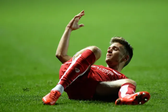 Framed Print : Bristol City vs Leeds United: Jamie Paterson Suffers Injury on the Field - Sky Bet Championship, Ashton Gate Stadium (2016) Framed Print : Bristol City vs Leeds United: Jamie Paterson Suffers Injury on the Field - Sky Bet Championship, Ashton Gate Stadium (2016)