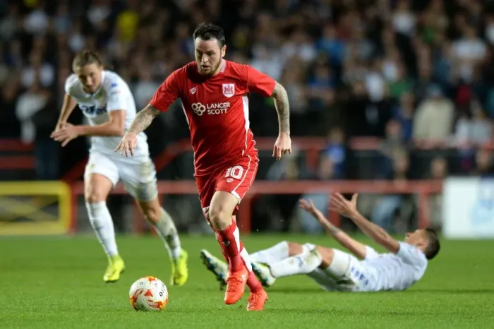 Framed Print : Bristol City vs Leeds United: Lee Tomlin in Action at Ashton Gate Stadium, September 2016 Framed Print : Bristol City vs Leeds United: Lee Tomlin in Action at Ashton Gate Stadium, September 2016