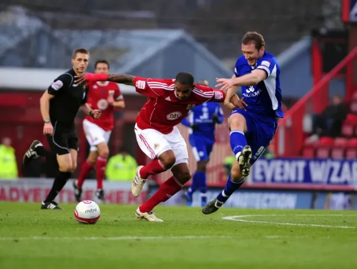 Framed Print : Bristol City vs Leicester City: 2010-11 Football Showdown - Season 10-11