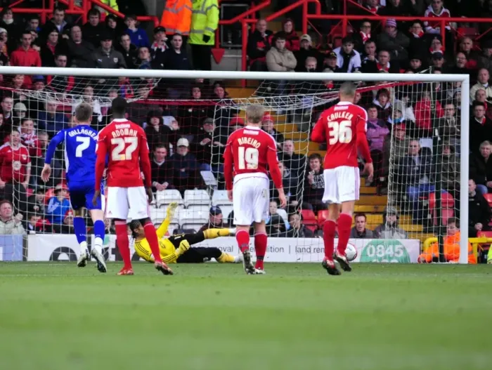 Framed Print : Bristol City vs. Leicester City: 2010-11 Football Showdown - Season 10-11 Framed Print : Bristol City vs. Leicester City: 2010-11 Football Showdown - Season 10-11