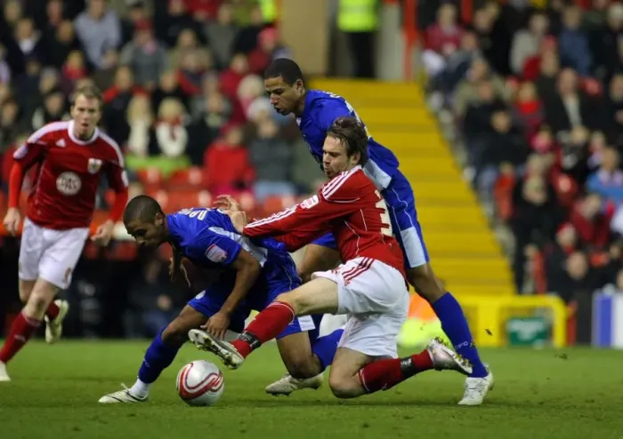 Framed Print : Bristol City vs Leicester City: 2010-11 Football Showdown - Season 10-11 Framed Print : Bristol City vs Leicester City: 2010-11 Football Showdown - Season 10-11