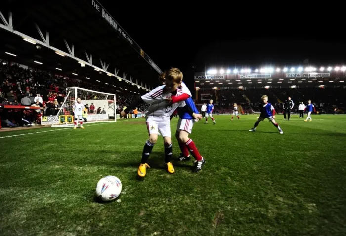 Framed Print : Bristol City vs Leicester City Clash at Ashton Gate Stadium, March 2012 Framed Print : Bristol City vs Leicester City Clash at Ashton Gate Stadium, March 2012