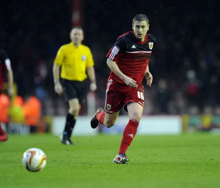 Framed Print : Bristol City vs Leicester City: Steven Davies in Action at Ashton Gate Stadium, 2013
