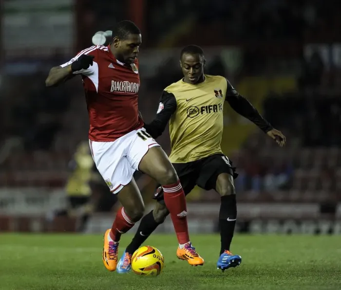 Framed Print : Bristol City vs Leyton Orient: Jay Emmanuel-Thomas vs Moses Odubajo Clash in Sky Bet League One
