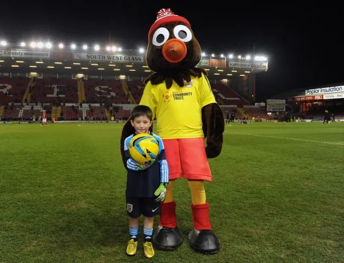 Framed Print : Bristol City vs Leyton Orient: Mascot and Scrumpy at Ashton Gate, 2013 Framed Print : Bristol City vs Leyton Orient: Mascot and Scrumpy at Ashton Gate, 2013