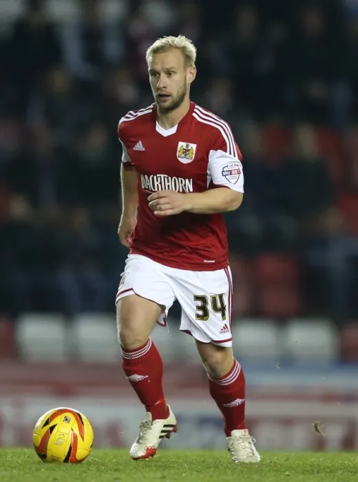 Framed Print : Bristol City vs Leyton Orient: Simon Gillett in Action at Ashton Gate, November 2013 (Sky Bet League One) Framed Print : Bristol City vs Leyton Orient: Simon Gillett in Action at Ashton Gate, November 2013 (Sky Bet League One)