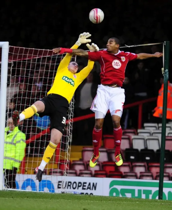 Framed Print : Bristol City vs Middlesbrough: Marvin Elliott vs Jason Steele - Championship Battle at Ashton Gate Stadium (15 / 01 / 2011)