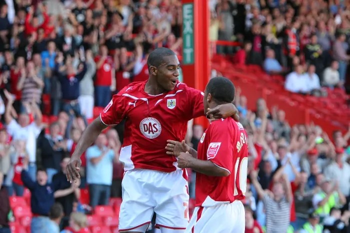 Framed Print : Bristol City vs Middlesbrough: A Football Showdown - 09-10 Season