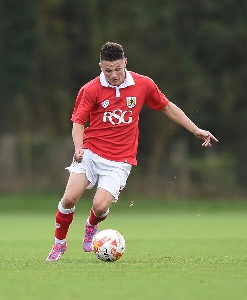 Bristol City vs Millwall: Liam Walsh in Action at Failand Training Ground, 10 / 11 / 2014