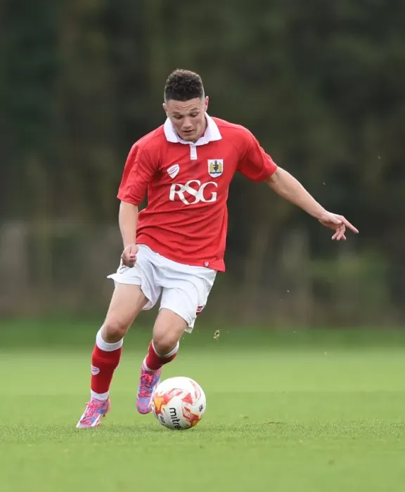 Framed Print : Bristol City vs Millwall: Liam Walsh in Action at Failand Training Ground, 10 / 11 / 2014