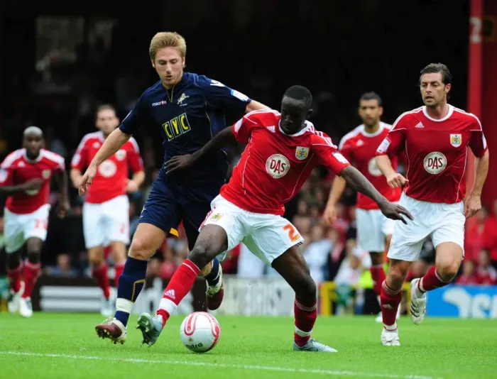 Framed Print : Bristol City vs. Millwall: The Showdown - Season 10-11 Framed Print : Bristol City vs. Millwall: The Showdown - Season 10-11