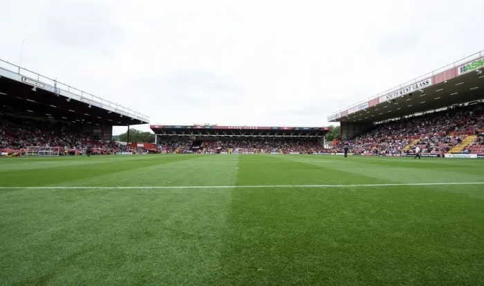 Framed Print : Bristol City vs MK Dons Clash in Sky Bet League One at Ashton Gate, September 2014 Framed Print : Bristol City vs MK Dons Clash in Sky Bet League One at Ashton Gate, September 2014