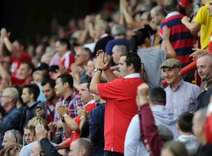 Framed Print : Bristol City vs MK Dons Clash in Sky Bet League One at Ashton Gate (September 2014)