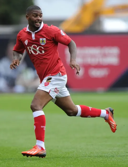 Framed Print : Bristol City vs MK Dons: Mark Little in Action at Ashton Gate, September 2014 Framed Print : Bristol City vs MK Dons: Mark Little in Action at Ashton Gate, September 2014
