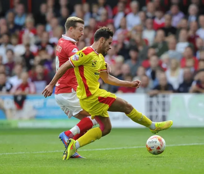 Framed Print : Bristol City vs MK Dons: Wade Elliott vs George Baldock Battle for Supremacy in Sky Bet League One Clash