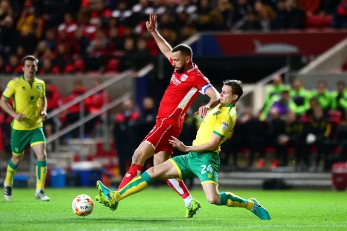 Framed Print : Bristol City vs. Norwich City: Intense Moment between Wilbraham and Bennett