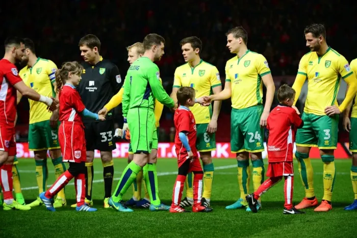 Framed Print : Bristol City vs. Norwich City: Mascots Friendly Handshake - Sky Bet Championship (07.03.17) Framed Print : Bristol City vs. Norwich City: Mascots Friendly Handshake - Sky Bet Championship (07.03.17)