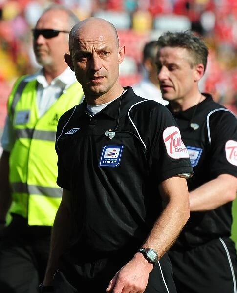 Bristol City vs. Nottingham Forest: 2010-11 Season Showdown - A Football Rivalry Unfolds