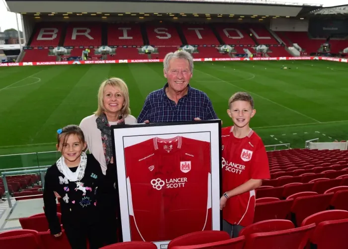 Framed Print : Bristol City vs. Nottingham Forest Clash at Ashton Gate Stadium, Sky Bet Championship (October 2016)