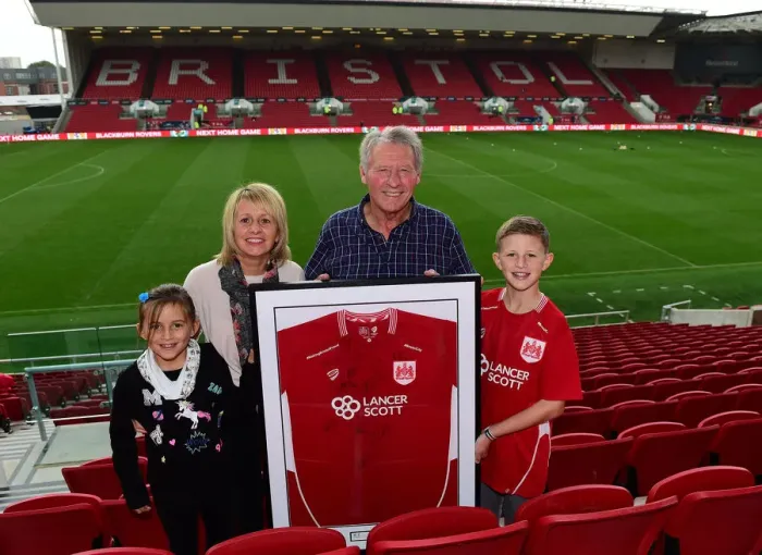 Framed Print : Bristol City vs. Nottingham Forest Clash at Ashton Gate Stadium, Sky Bet Championship (October 2016)