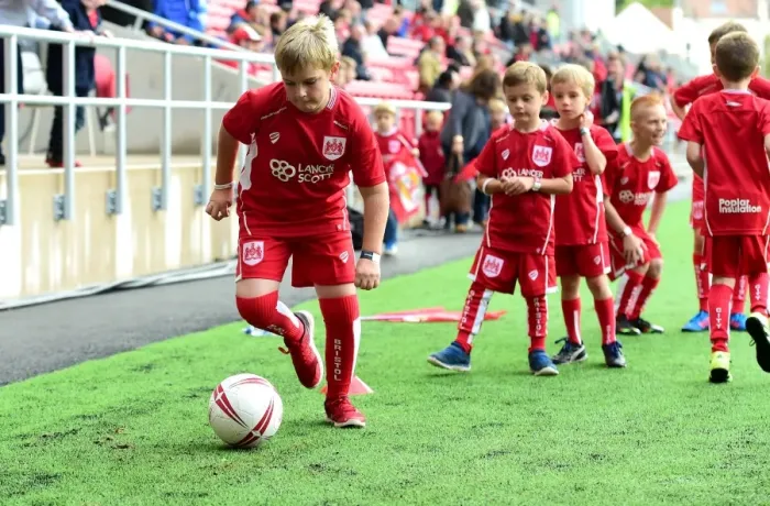Framed Print : Bristol City vs Nottingham Forest Clash at Ashton Gate Stadium, Sky Bet Championship (October 2016)