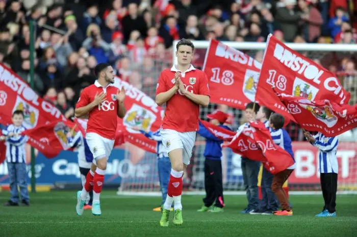 Framed Print : Bristol City vs Notts County: Matt Smith in Action at Ashton Gate, Sky Bet League One