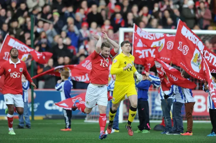 Framed Print : Bristol City vs Notts County: Wade Elliott in Action at Ashton Gate, Sky Bet League One Framed Print : Bristol City vs Notts County: Wade Elliott in Action at Ashton Gate, Sky Bet League One
