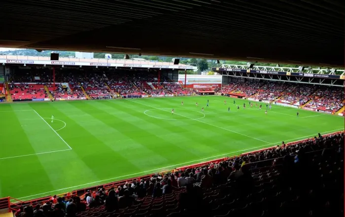 Framed Print : Bristol City vs Portsmouth: The Exciting Showdown - Season 11-12