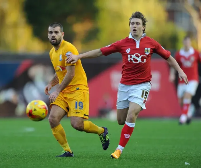 Framed Print : Bristol City vs Preston North End: Luke Freeman Chases Down John Welsh Framed Print : Bristol City vs Preston North End: Luke Freeman Chases Down John Welsh