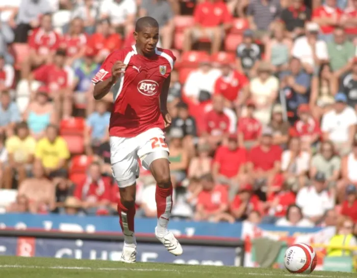 Framed Print : Bristol City vs QPR: Marvin Elliott in Action Framed Print : Bristol City vs QPR: Marvin Elliott in Action