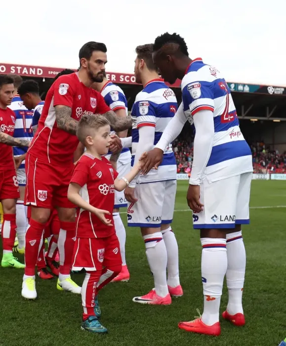 Framed Print : Bristol City vs Queens Park Rangers: Pre-Match Handshakes, Sky Bet Championship (April 14, 2017) Framed Print : Bristol City vs Queens Park Rangers: Pre-Match Handshakes, Sky Bet Championship (April 14, 2017)