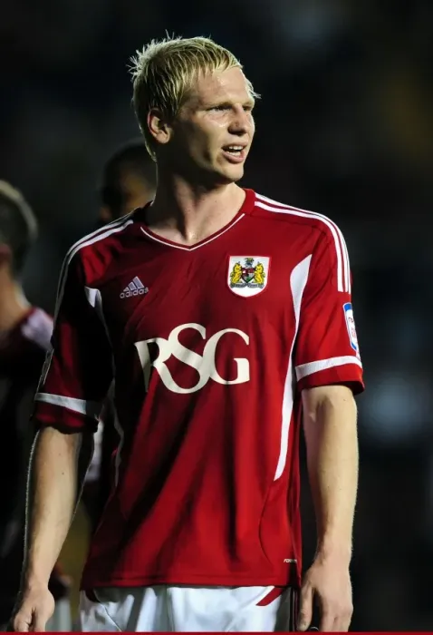 Framed Print : Bristol City vs Reading, Championship Match: Ryan McGivern in Action at Ashton Gate Stadium - 27.09.2011 (Editorial Use Only)