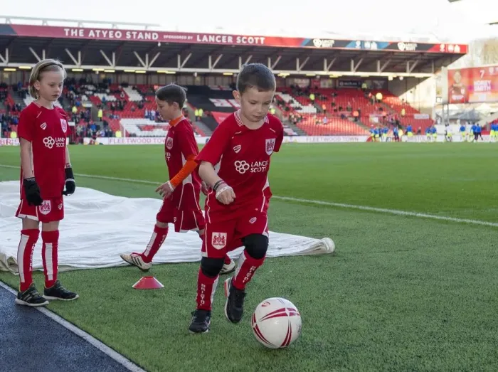 Framed Print : Bristol City vs Reading: Mascot's Thrill at Ashton Gate before Championship Showdown