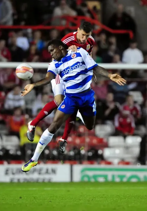 Framed Print : Bristol City vs. Reading: Wilson vs. Manset Battle in Championship Match, September 2011 Framed Print : Bristol City vs. Reading: Wilson vs. Manset Battle in Championship Match, September 2011