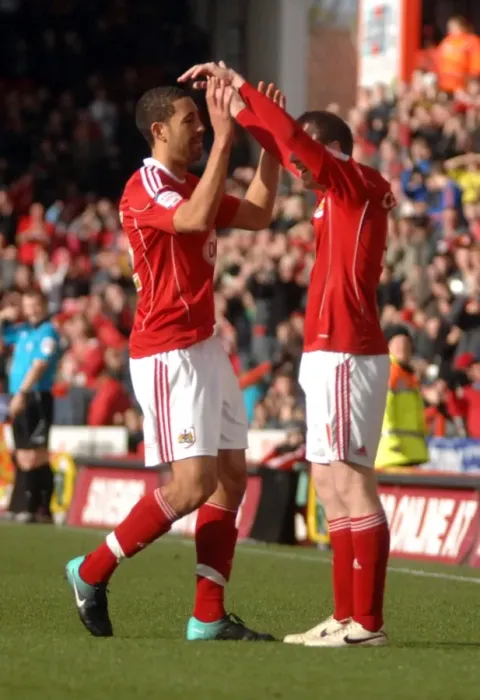 Framed Print : Bristol City vs Scunthorpe United: A Football Showdown - Season 10-11