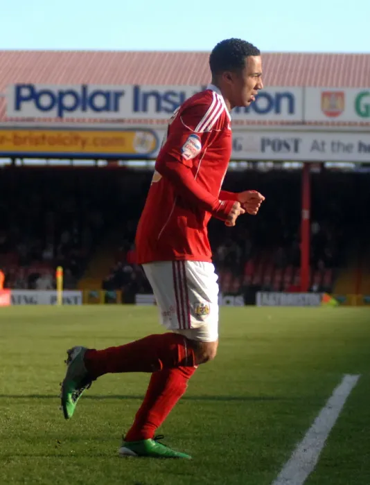 Framed Print : Bristol City vs Scunthorpe United: A Football Showdown - Season 10-11