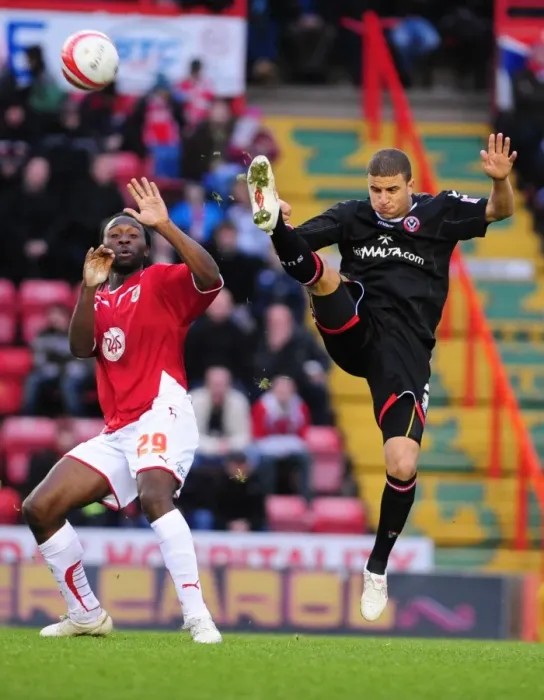 Framed Print : Bristol City vs Sheffield United: A Football Rivalry Unfolds - 09-10 Season Showdown