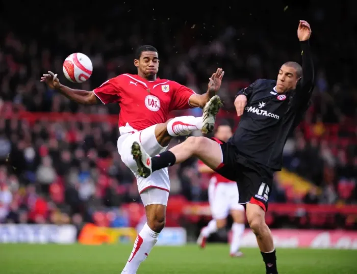 Framed Print : Bristol City vs Sheffield United: A Football Showdown - 09-10 Season