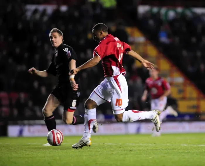 Framed Print : Bristol City vs Sheffield United: A Football Showdown - Season 09-10 Framed Print : Bristol City vs Sheffield United: A Football Showdown - Season 09-10