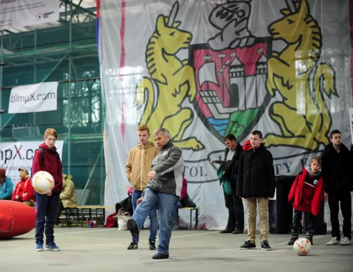 Framed Print : Bristol City vs Sheffield Wednesday: Npower Championship Showdown at Ashton Gate - April 1, 2013