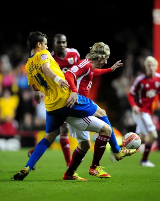 Framed Print : Bristol City vs Southampton: Martyn Woolford vs Morgan Schneiderlin Battle in Championship Match, November 2011 Framed Print : Bristol City vs Southampton: Martyn Woolford vs Morgan Schneiderlin Battle in Championship Match, November 2011