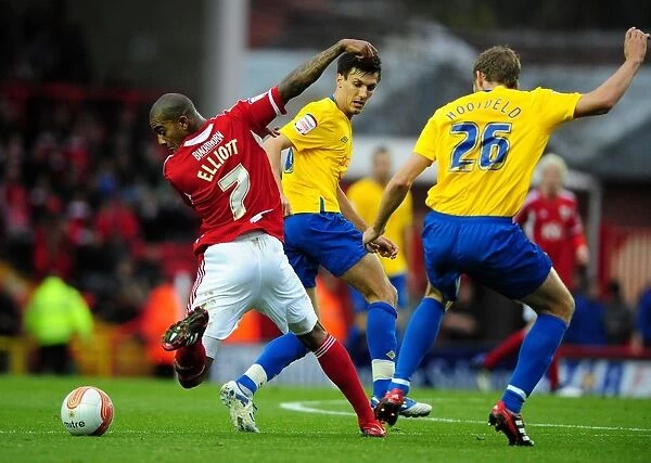 Bristol City vs Southampton: Marvin Elliott Challenges Jos Hooiveld and Jack Cork in Championship Match, 26th November 2011