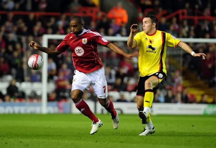 Framed Print : Bristol City vs. Watford: Marvin Elliott vs. Jordan Mutch Battle for Ball in Championship Match