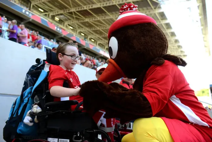Framed Print : Bristol City vs Wigan Athletic: Scrumpy with Oskar at Ashton Gate, Sky Bet Championship (August 2016) Framed Print : Bristol City vs Wigan Athletic: Scrumpy with Oskar at Ashton Gate, Sky Bet Championship (August 2016)