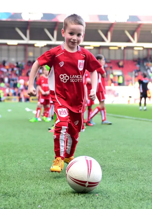 Framed Print : Bristol City vs. Wolverhampton Wanderers Mascot Showdown in Sky Bet Championship (April 2017), Ashton Gate